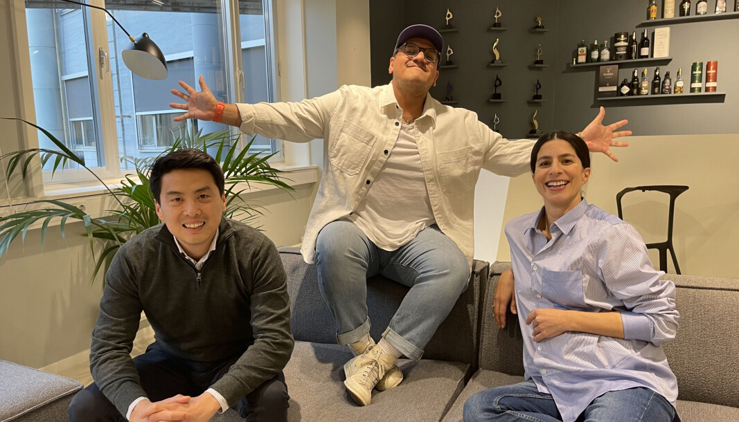 Frank Jerry Bjerkeset er ansatt som ny designer i Gambit H+K. Her sammen med Marius Myhrvold og Mari Zare. Frank Jerry Bjerkeset er ansatt som ny designer i Gambit H+K. Her sammen med Marius Myhrvold og Mari Zare.