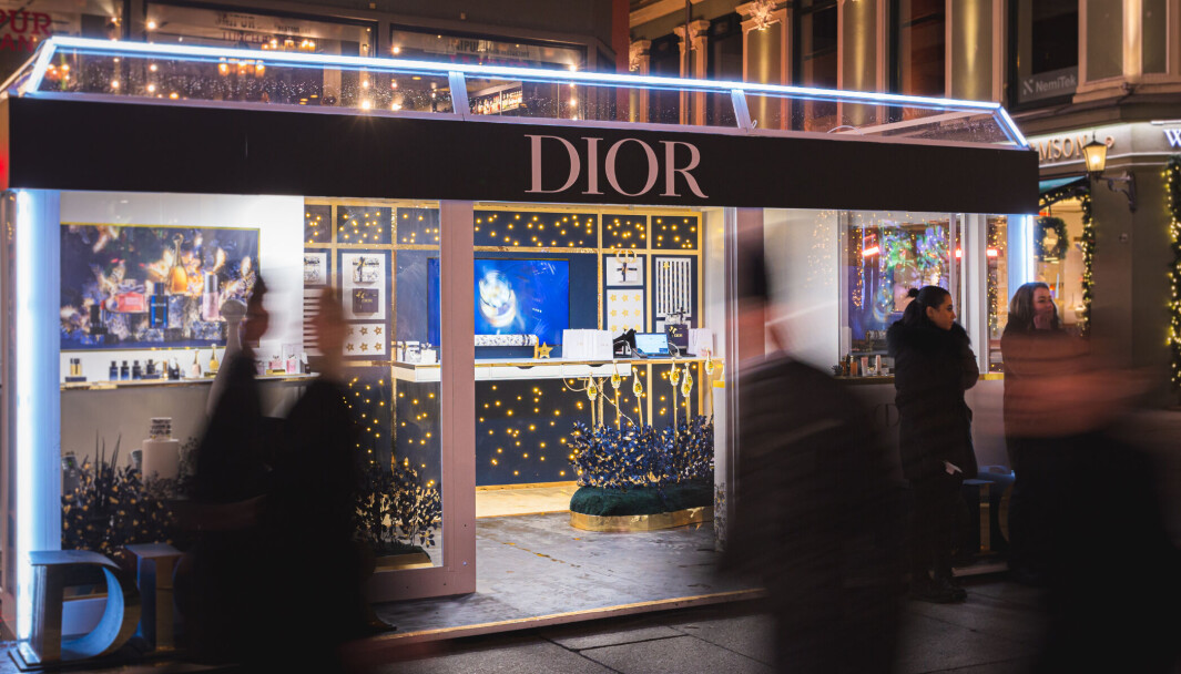 Dior Xmas Giant Pop Up, har poppet opp på Egertorget i Oslo. Dior Xmas Giant Pop Up, har poppet opp på Egertorget i Oslo.