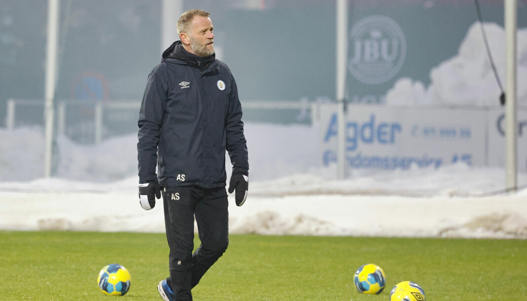 Jerv-trener Arne Sandstø sier de har fått råd om å være åpne rundt det som har skjedd siste døgnet. Det tror de skal hjelpe klubben med omdømmet fremover.