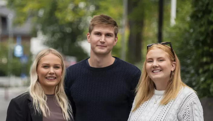 Utviklerne Frøydis Jørgensen, Sindre Sivertsen og Johanna Kinstad var sommerstudenter i 2021. Nå er de tilbake i NoA Ignite som faste ansatte.