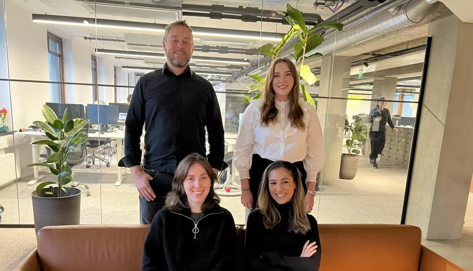 Executive Experience Director i Merkle, Pål Machulla, har gjort sine første tre ansettelser og har hentet inn Pernille Grindheim (bak), og Amalie Kvalheim (foran f.v.) og Celin Ayara.