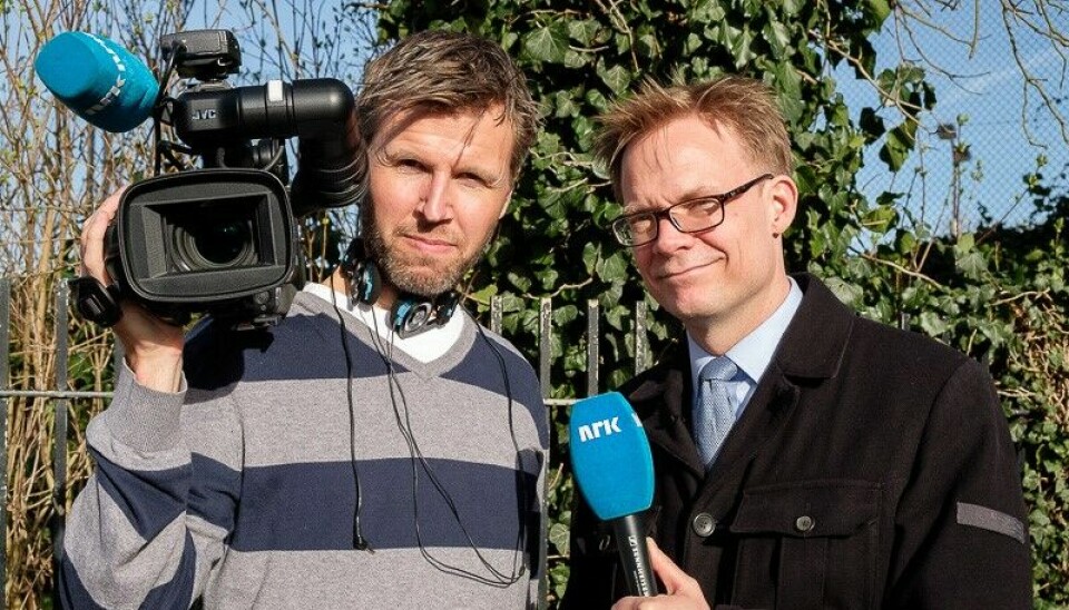 Johan Bull har jobbet med NRK i London hvor han også bygget studio og eget produksjonsselskap. Her på jobb med daværende korrespondent Espen Aas.