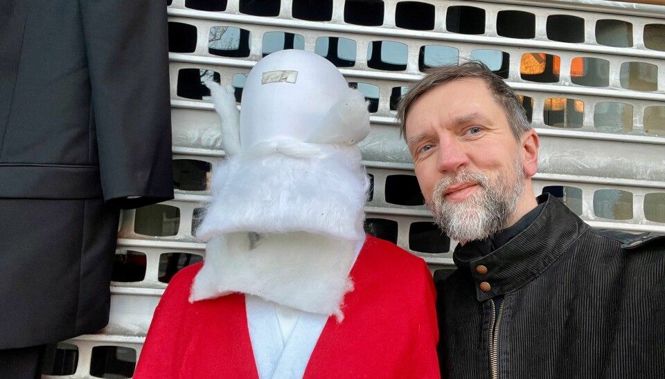 – Alltid hyggelig å møte selveste julenissen, sier Karl Nystøyl, i Los & Co. Han skal feire julen i Norges lille Skagen.