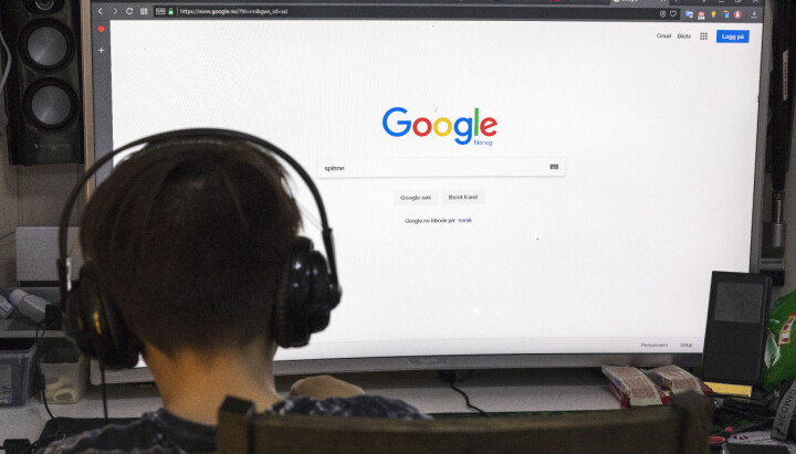 Kunstig intelligens kan hjelpe denne pjokken med å snakke med Google, men samme redskap hjelper også Google med å få vite så mye om sine brukere at reklamen blir mer treffsikker.