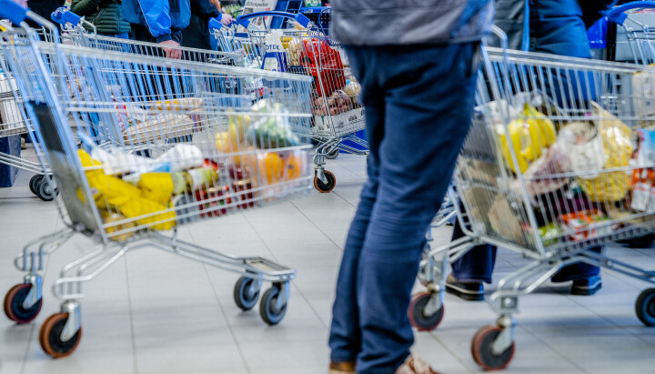 Prisene på en rekke matvarer har økt hos Coop Extra og Rema 1000 1. februar, viser stikkprøver flere medier har gjort.