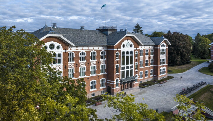 På bildet er Urbygget ved NMBU, fotografert med drone sett fra Tårnbygningen.