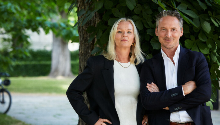 (F.v.) Daglig leder i Brandpeople, Birgitte Bruusgaard, og administrerende direktør i Bonnier norsk forlag, Alexander Even Henriksen.