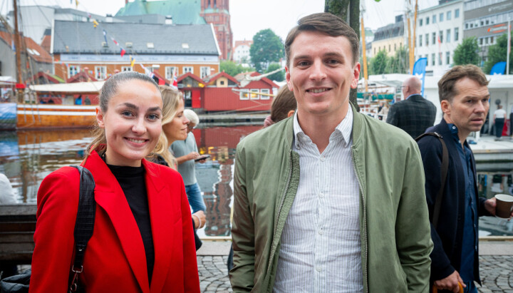 Julia Eikeland (AUF) og Ola Svenneby (Unge Høyre) er kritisk til TikTok. Likevel sier de at de trenger plattformen for å nå unge.