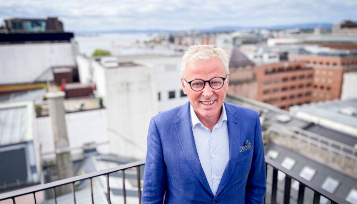 Per Høiby på taket av sine nye lokaler. Han sier at både han og de ansatte er svært fornøyde med å være på plass i helt ny-oppussede lokaler, midt i Oslo sentrum.