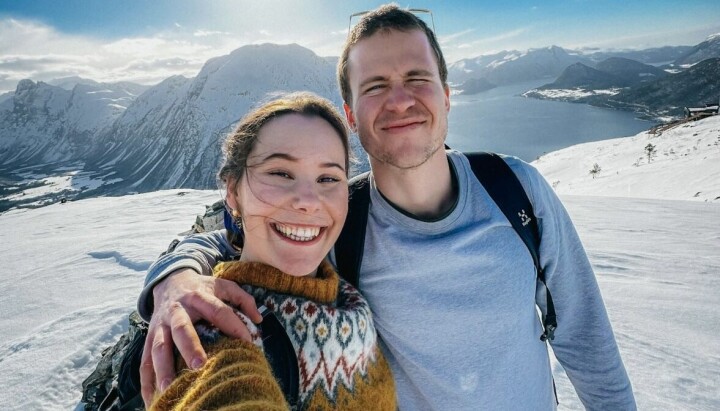 Både Dag og Katarina har erfaring med produksjon til sosiale medier, men var lite bereist i Norge. Uten å kjenne hverandre fra før tok de utfordringen på strak arm og reiste sammen rundt i Norge.
