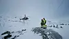 Helikopter og to kollegaer ute i naturen