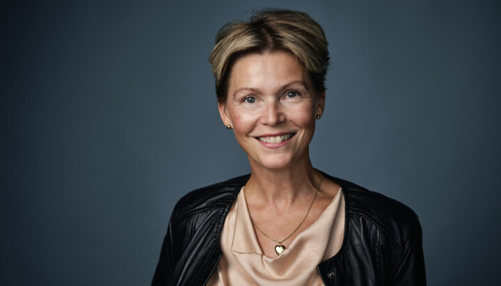 Tina B. Lykke Christensen jubler over stor søking på jobb som teamleder film i Forsvaret kommunikasjon.