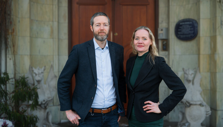 Jonas Buskop, Forhandlingsdirektør i Omnicom Media Group (med mediebyråene OMD og PHD), og Camilla Gåre, daglig leder i Mediebyråforeningen, presenterer Mediebarometeret for 2023