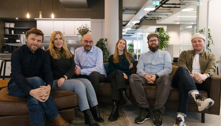 På bilde, fra venstre:

Leder forretningsutvikling Axel Revheim, Innholdsrådgiver Heidi Ellingsen, fungerende byråleder Atle Hommersand, Innholdsrådgiver Anna Larsen, Teamleder design og webutvikling Chris Eliassen, digital medierådgiver Anders Berglund