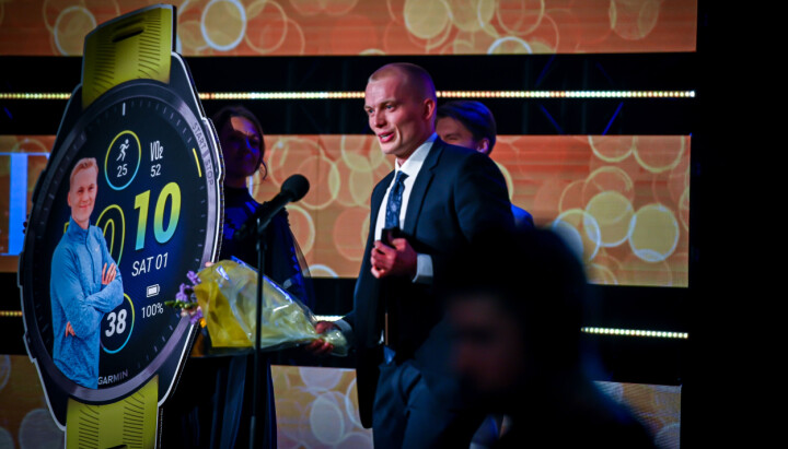 Kasper Kvello var svært fornøyd da han mottok pris under årets Vixen Awards.