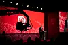 Jonas Gahr Støre på scenen, for Arbeiderpartiet