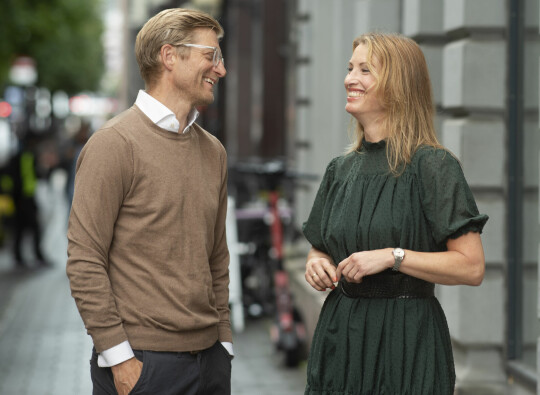 Svein Tore Bergestuen og Eva Sannum har fått fart på byrået sitt, Sannum & Bergestuen. 2023-tallene viser at de hadde et godt år.