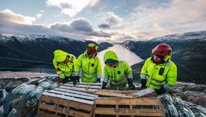 Statnett søker innholdsprodusent til langvarig vikariat Statnett ansatte i arbeid på Lysefjorden