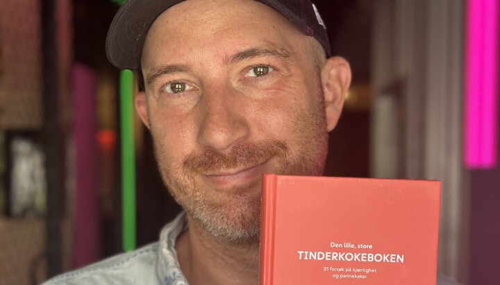 I motsetning til de mange planleggerne som stadig gir ut bøker, mente Helge Svendsen at det var på tide at også en tekstforfatter tok steget inn i bokverdenen.