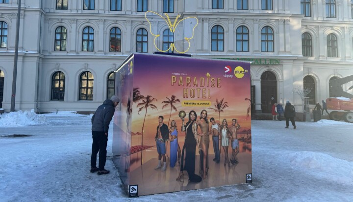 Markedsføringsstuntet på Jernbanetorget i Oslo vekker oppsikt. «Jokkebua» blir stående på Jernbanetorget til og med 19. januar.