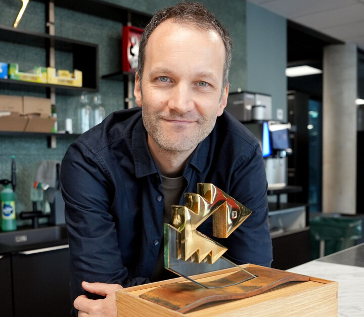 Håkon Fretheim leder årets Sølvfisken-jury. Han har jobbet i Per Høj (tidl. Saatchi & Saatchi) siden 2011, ble byråleder i 2018, og har vært med å vinne gull i blant annet Gullblyanten, Gulltaggen og Eurobest.
