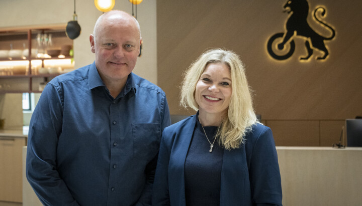 Stig Skjøstad, administrerende direktør i NAF, og Tina Rødahl, ny direktør for kommunikasjon og samfunn.