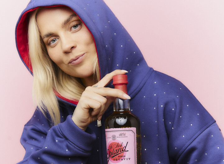 Etter ett år som account director i Redgert Comms, går Ida Broen nå solo. Samtidig fronter hun en ny limited edition-design for Norges mest solgte akevitt.