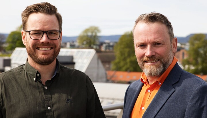 Erik Eskedal (til høyre) blir transformasjons- og innovasjonsdirektør i EssenceMediacom. Til venstre er CEO, Jan Berthrand Danielsen.