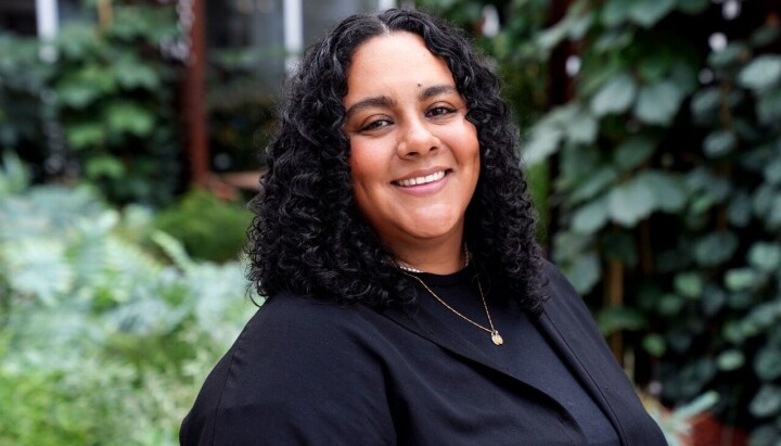 Luisa Pinzon er ny kommunikasjonsrådgiver ved Stavanger universitetssjukehus (SUS), etter nær tre år som global SoMe-sjef i Zaptec.