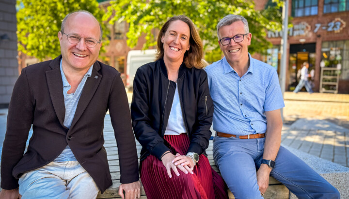 Det var lite å si på stemningen da Trond Albert Skjelbred, Vibeke Johannesen og Fredrik Hannestad var samlet i solskinnet i Bergen for å snakke om byråets jubileum.