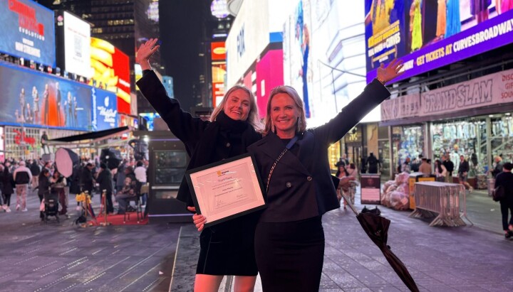 Anniken Elvik og Henriette Skådinn var i New York torsdag 22. mai for å ta imot internasjonal anerkjennelse. Anniken Elvik og Henriette Skådinn var i New York torsdag 22. mai for å ta imot internasjonal anerkjennelse.