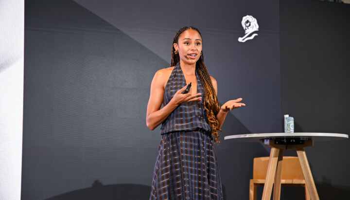 Charlotte Stavrou, CEO og grunnlegger av SevenSix Agency, lanserte mandag årets Influencer Pricing Report under Cannes Lions.