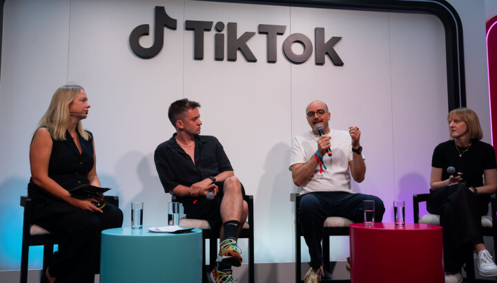 Andrew Tindall (System1), Esteban Ribero (TikTok) og Bridget Jewell (Dentsu Creative) delte ferske funn om hva som faktisk skaper effekt på TikTok.