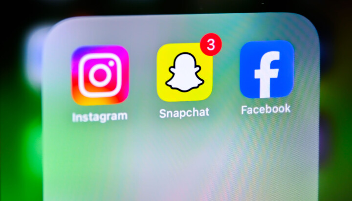 Nesten halvparten av norske annonsekroner havner nå hos globale plattformer som Meta, Snapchat og TikTok. Flere byråer mener bransjen må ta grep.