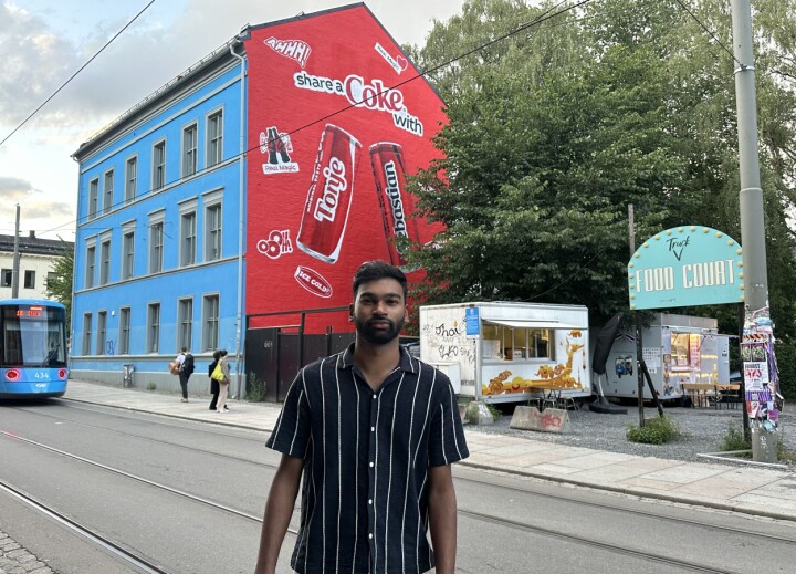Gajaen Chandrasegaram (SV), leder for Grünerløkka byutviklings- og næringskomité, er kritisk til at kommunen overkjørte komiteens avslag på Coca-Cola-veggen.
