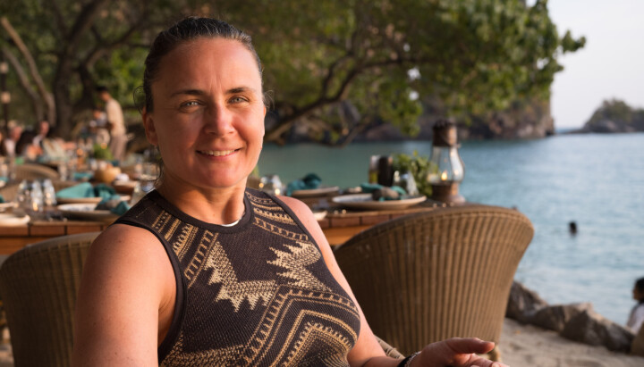 Kristin Grimstad nyt late stranddagar i Barcelona.