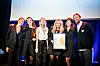 Prisvinnende team fra Strawberry, TRY og IPG Mediabrands på scenen med ANFO Effekt-diplom.