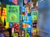 Fargerik Dentsu-stand med plakater, produktbilder og tydelig Flying Tiger-profil på Tigerbrøl.
